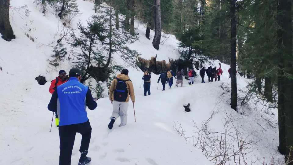 Barmi Gali to Beeran Gali Snow Trek: RHCP hike photo 4 of 18