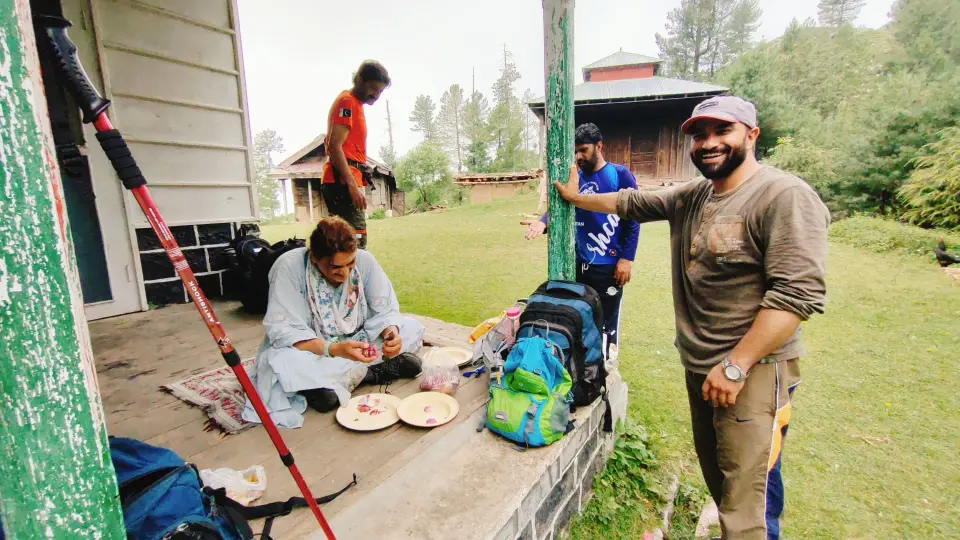 Sattu Bungalow via Sawan Gali and Batadana: RHCP hike photo 3 of 18